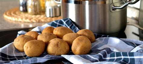 3 potato four - Potatoes and kidney disease do work together! In fact, eating a diet rich in potassium could help control your blood pressure and reduce your risk for heart disease 2. The National Institutes of Health recommends adults eat 4,700mg of potassium per day1 .